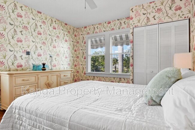 Building Photo - 194 Almeria Rd