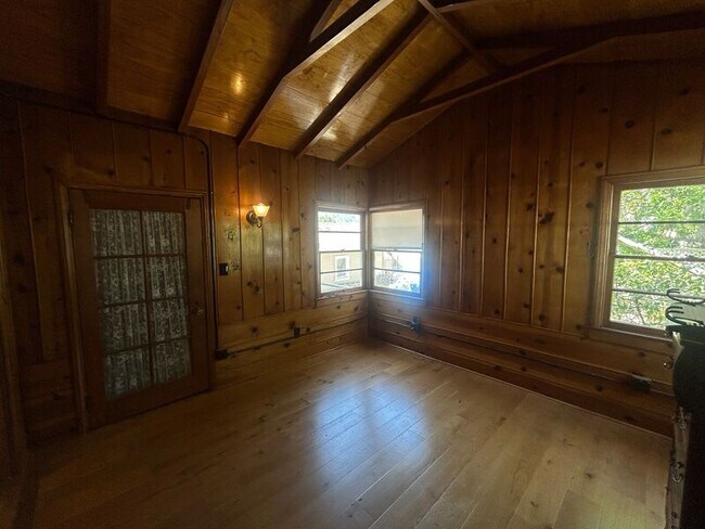 Building Photo - 2434 Florencita Dr W
