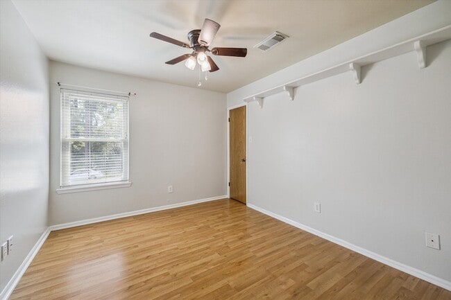 Building Photo - 1711 Chestnut Ridge Rd