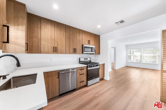 Building Photo - 1258 Mariposa St