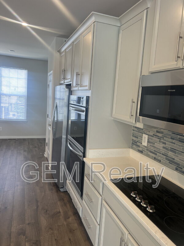 Building Photo - 1833 Sag Harbor Ln