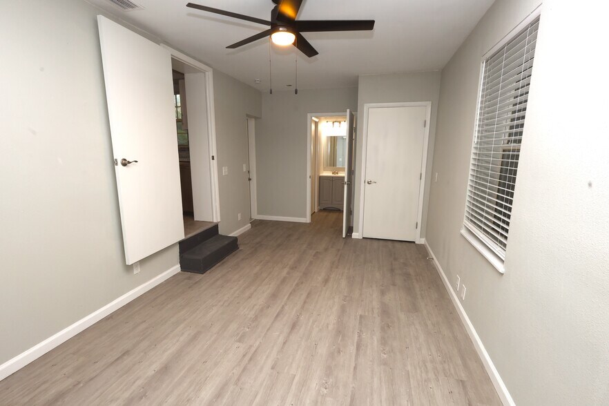 Building Photo - 110 N Palm Ave