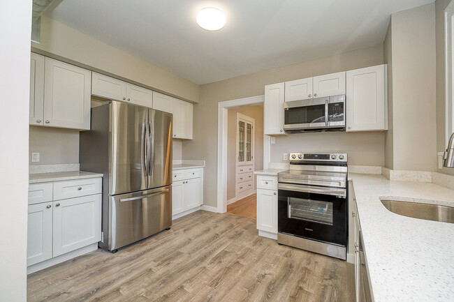 Kitchen - 1869 Perrott Ave