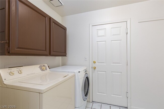 Building Photo - 121 Hanover Dr