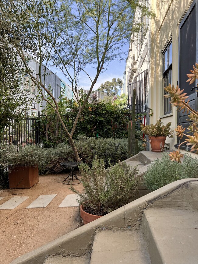 Building Photo - 234 Columbia Pl