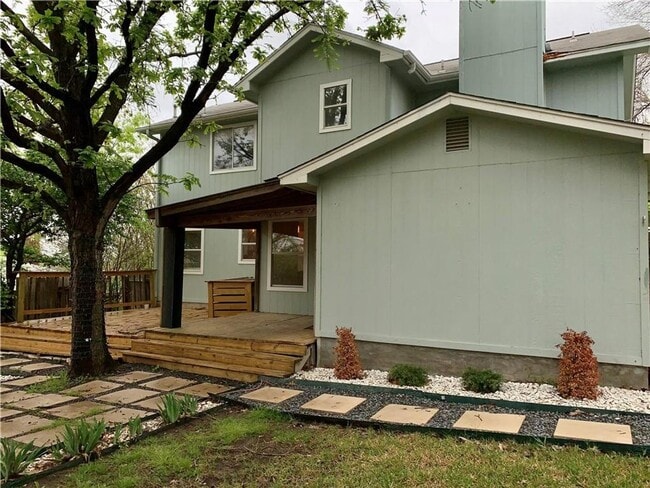 Building Photo - 2406 Stirrup Dr