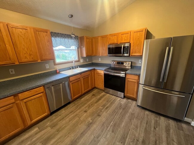 Building Photo - Charming 3-bedroom, 2-bathroom