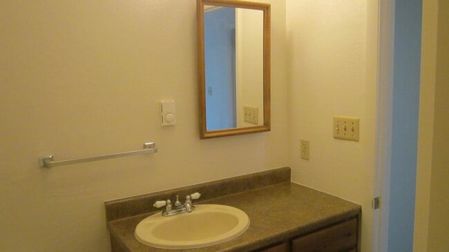 Building Photo - Newly Remodeled 3 Bedroom, 2 Bath Home on Montezuma Avenue