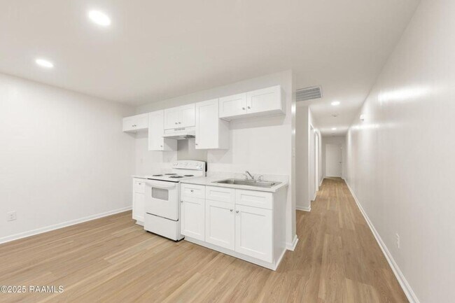 Building Photo - FOR RENT in LAFAYETTE!