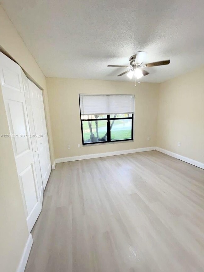 Building Photo - 1522 Lake Crystal Dr