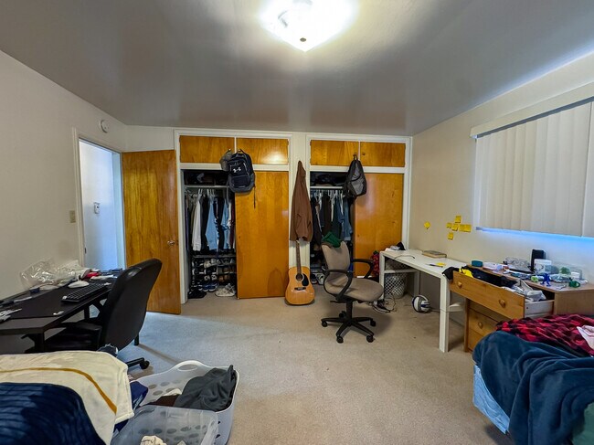 Building Photo - 845 E 820 N