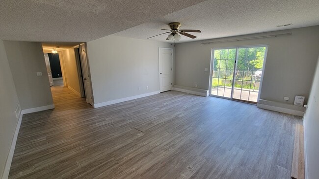 Building Photo - 723 Iron Horse Dr