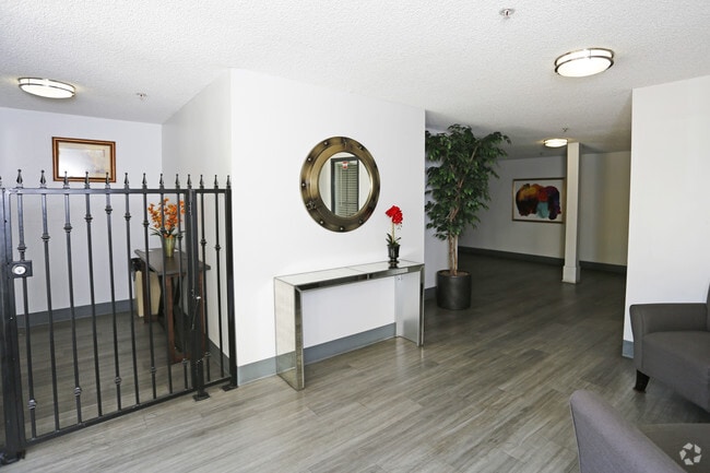 Lobby Photo - Beautiful Spacious Units