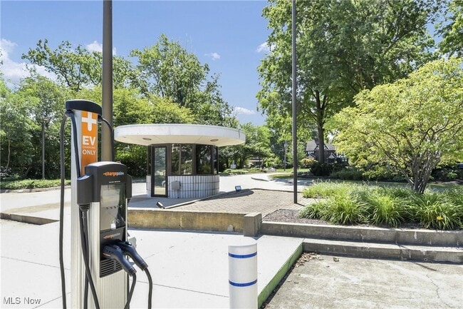 Building Photo - 12550 Lake Ave