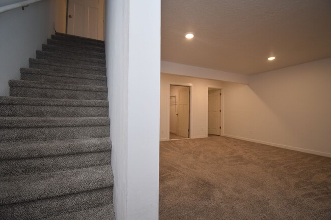 Building Photo - Beautiful 4 Bed Eagle Mountain Home, Near Parks & Lake!!