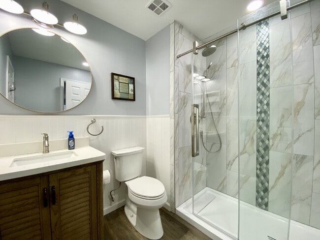 Building Photo - Modern & Completely Renovated Condo in the...