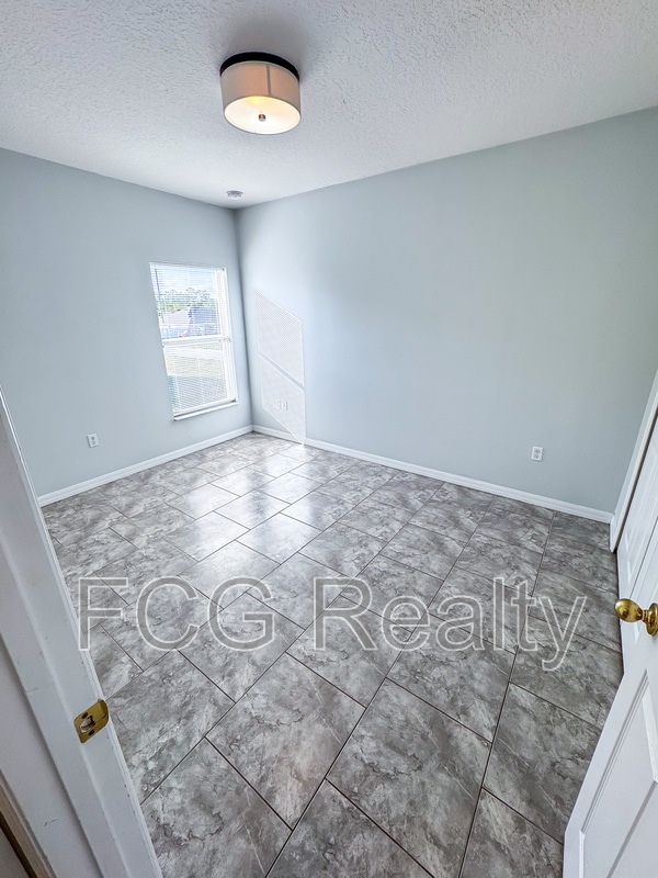 Building Photo - 702 Colville Pl