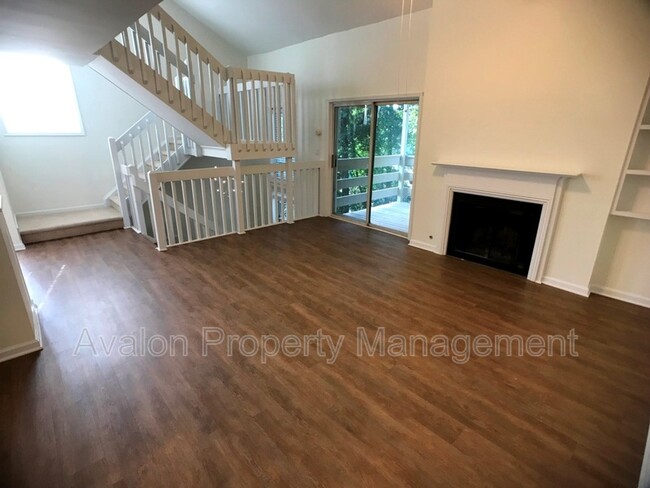 Building Photo - 1104 Riverview Dr