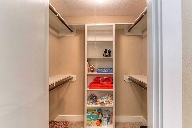 Building Photo - 8854 Kempwood Dr