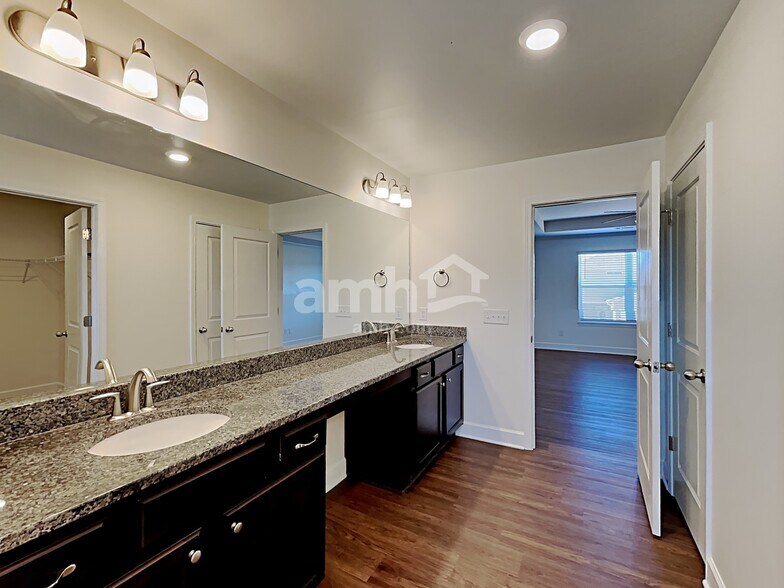 Building Photo - 5266 Lake Maxwell Dr