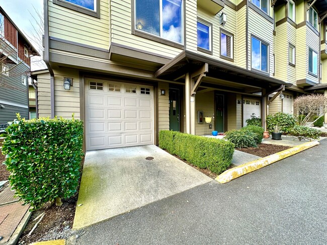 Building Photo - 3bd/2.5ba Bothell Townhome