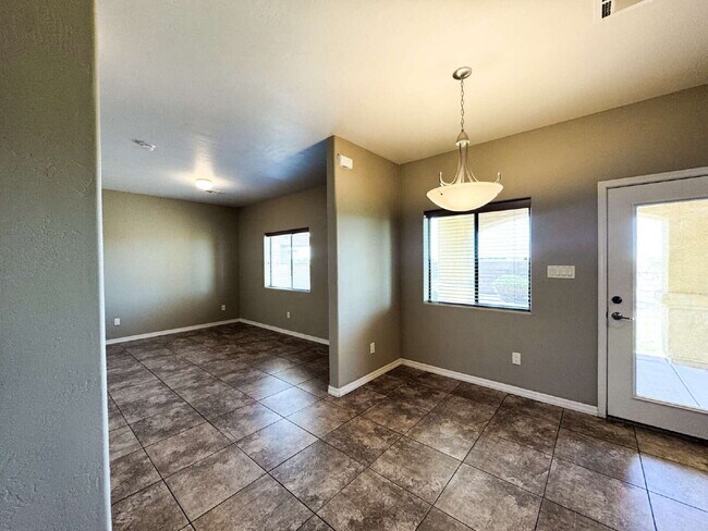 Building Photo - Spacious 3-Bed, 3-Bath Gem with 1804 Sq. F...