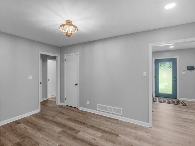 Building Photo - 2903 Monterey Dr