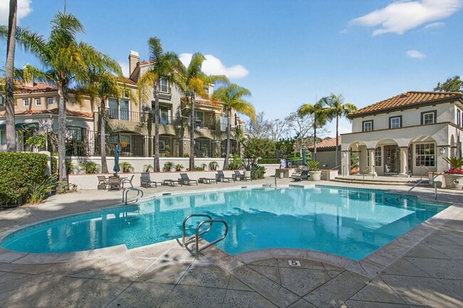 Building Photo - Bright & Updated 2 Bedroom Home with Flexible Primary Retreat and Amazing Community Amenities!