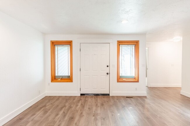 Building Photo - Heart of Eagle 4 Bed 2 Bath Home