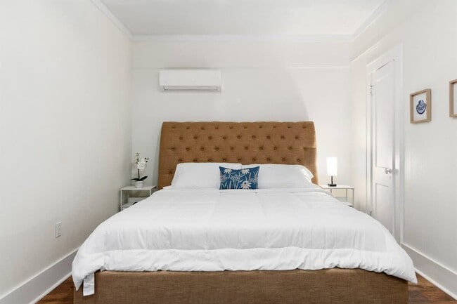 Building Photo - 713 1/2 Johnson Ave