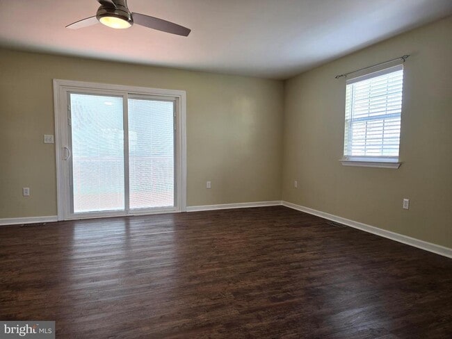 Building Photo - 28 Briar Ln