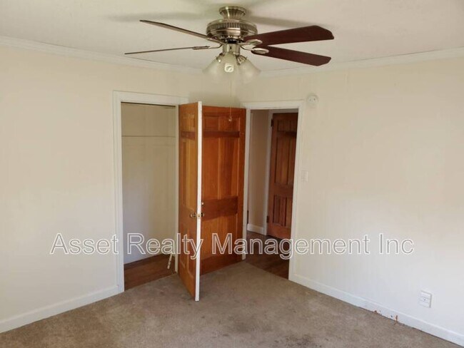 Building Photo - 102 Eastwood Dr