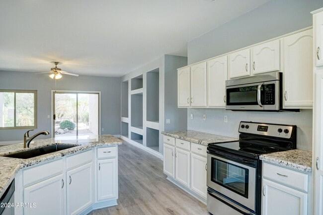 Building Photo - 16457 W Rock Springs Ln