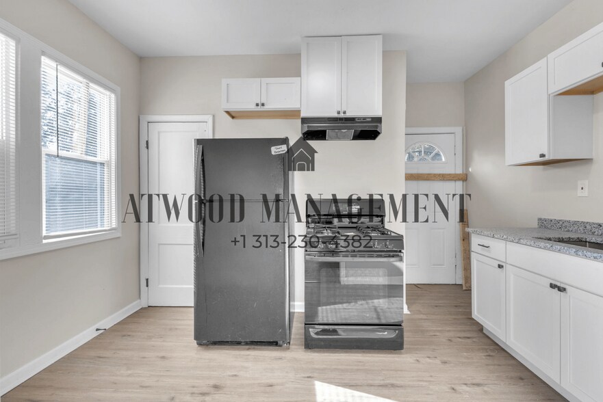 Building Photo - 9354 Bessemore St