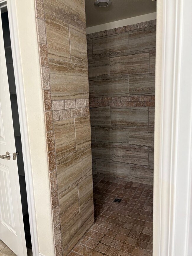 Building Photo - NEWER HOME - ALL APPLIANCES INCLUDED - LARGE FENCED IN BACKYARD