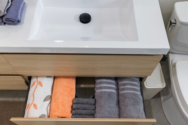 Building Photo - 919 Redbird Dr