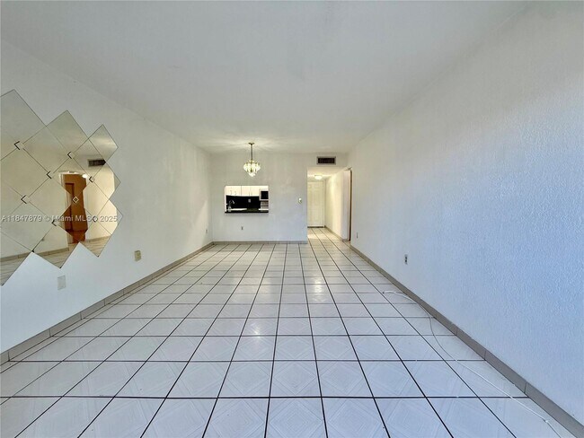 Building Photo - 1555 W 44th Pl