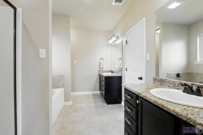 Building Photo - Magnolia Lakes Subdivision off Burbank