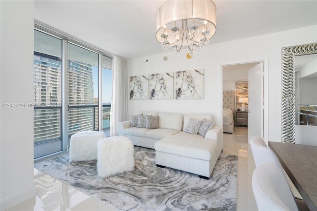 Building Photo - 475 Brickell Ave