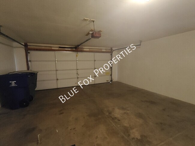 Building Photo - 7960 S Lennox Ln