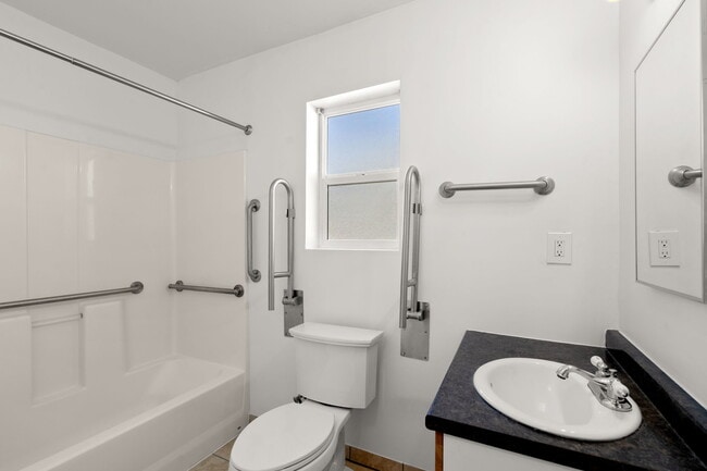 Building Photo - 717 S Stevens
