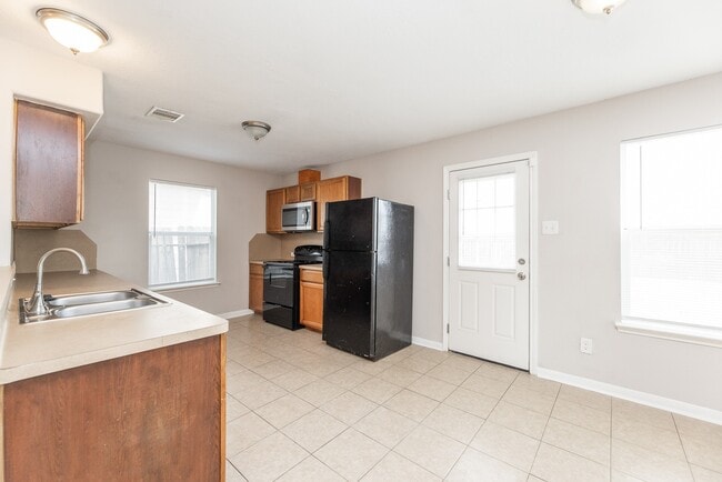 Building Photo - 1006 Vernage Rd