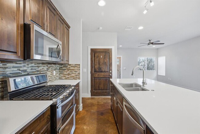 Building Photo - 1125 Walton Ln