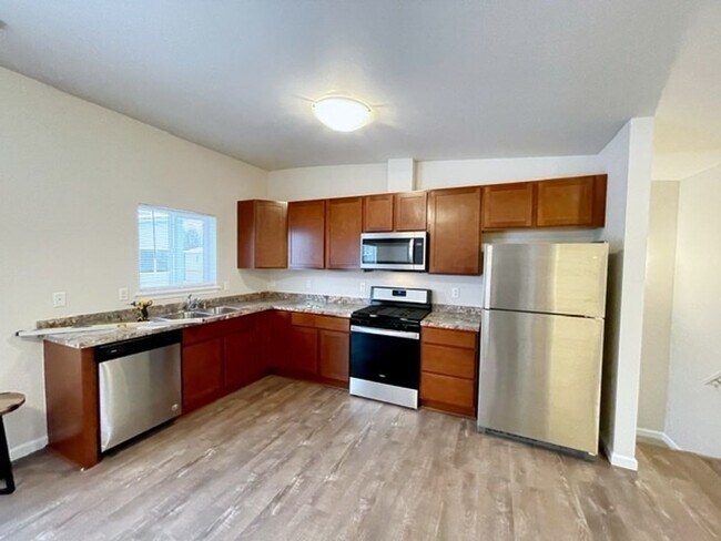 Building Photo - 137-137 Willow View Circle