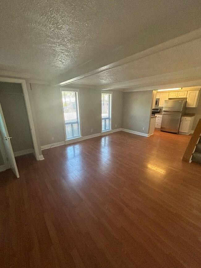 Building Photo - Modern 1 Bedroom Townhome in Prime Moon Township Location!
