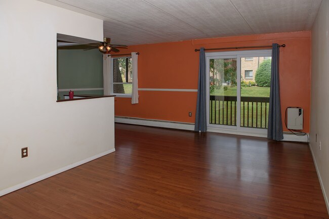 Building Photo - 280 Bridgewater Rd