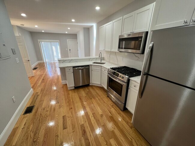 Building Photo - 361 Beacon St