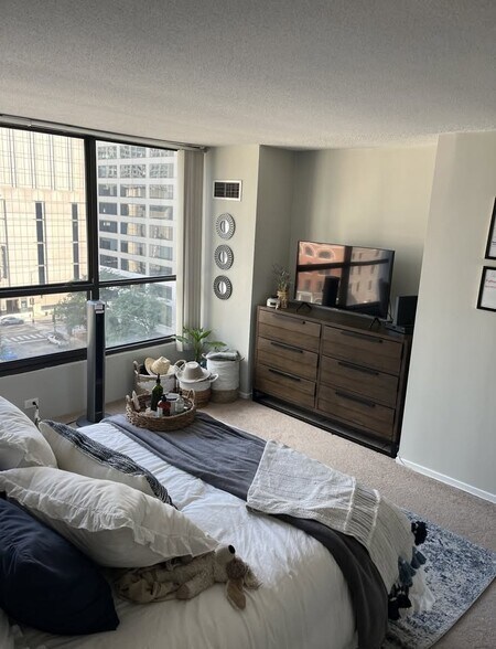 Primary Photo - 405 N WABASH Ave