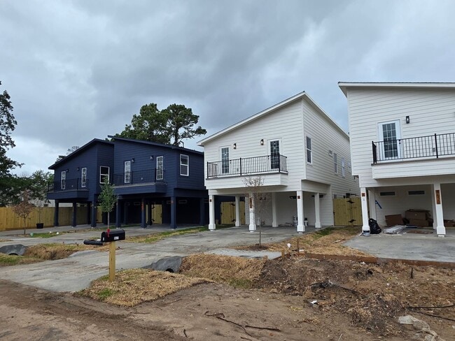 Building Photo - Brand New 3 Bed / 3.5 Bath Duplex Move-In Ready!