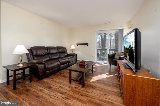 Building Photo - 339 Woodlake Dr